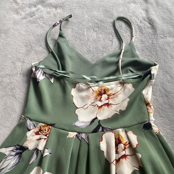 NWOT Sage Green Floral Dress - Picture 3 of 5